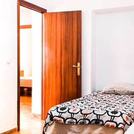 Room In Malaga Center, Homestay "Window To Road" - Habitacion En Apartamento, Ventana A La Careterra! 外观 照片