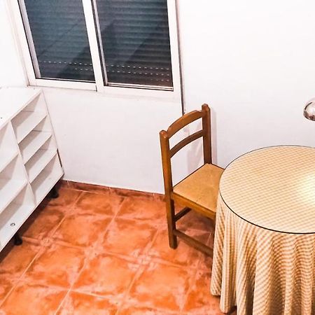 Room In Malaga Center, Homestay "Window To Road" - Habitacion En Apartamento, Ventana A La Careterra! 外观 照片