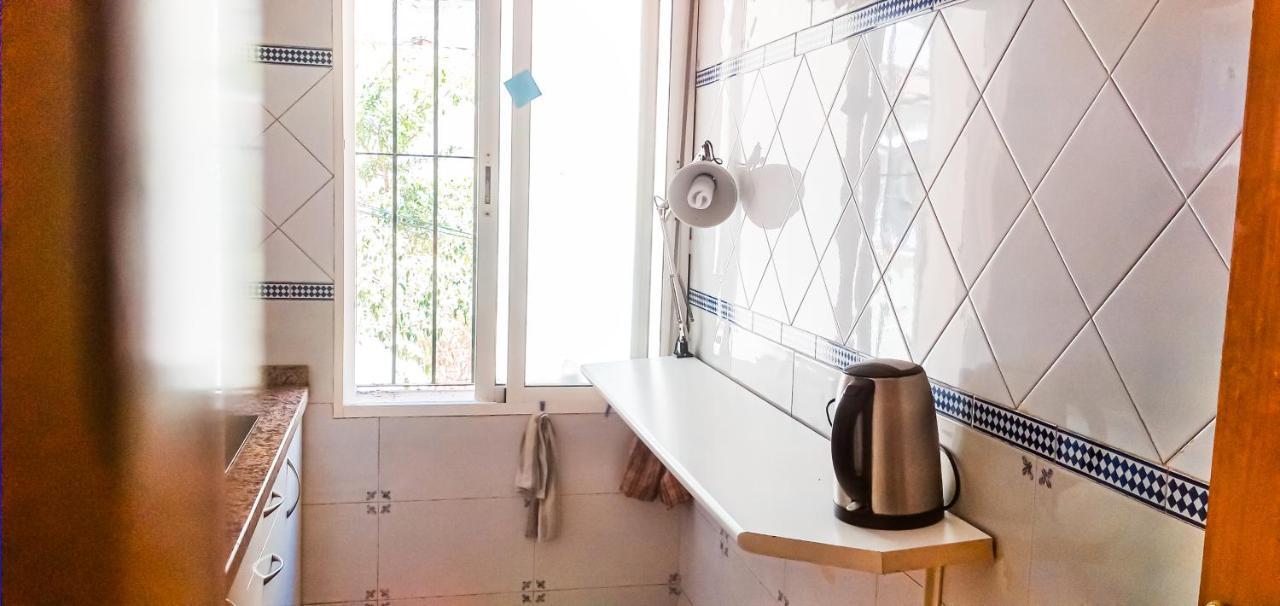 Room In Malaga Center, Homestay "Window To Road" - Habitacion En Apartamento, Ventana A La Careterra! 外观 照片