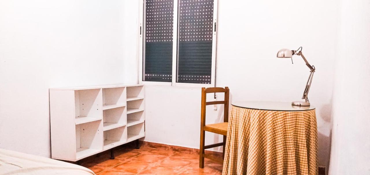 Room In Malaga Center, Homestay "Window To Road" - Habitacion En Apartamento, Ventana A La Careterra! 外观 照片