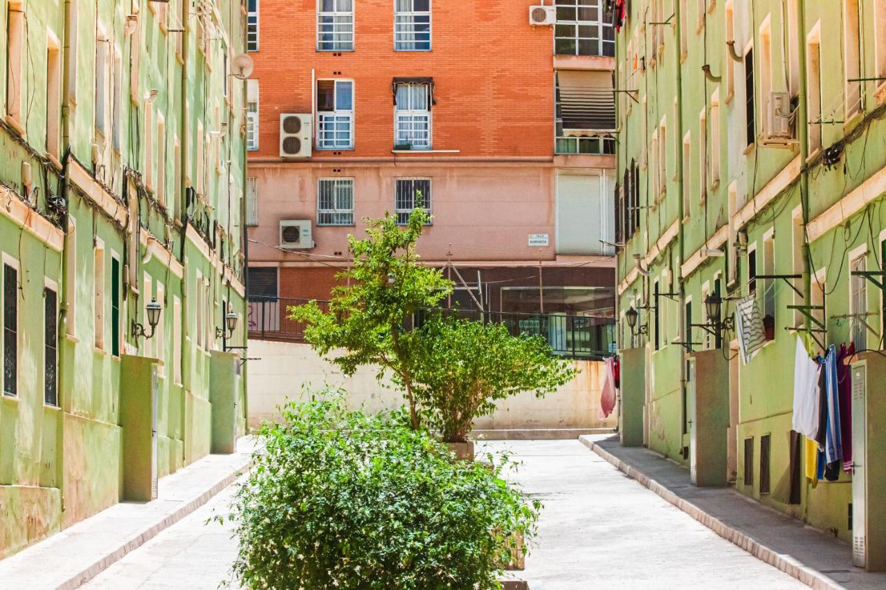 Room In Malaga Center, Homestay "Window To Road" - Habitacion En Apartamento, Ventana A La Careterra! 外观 照片